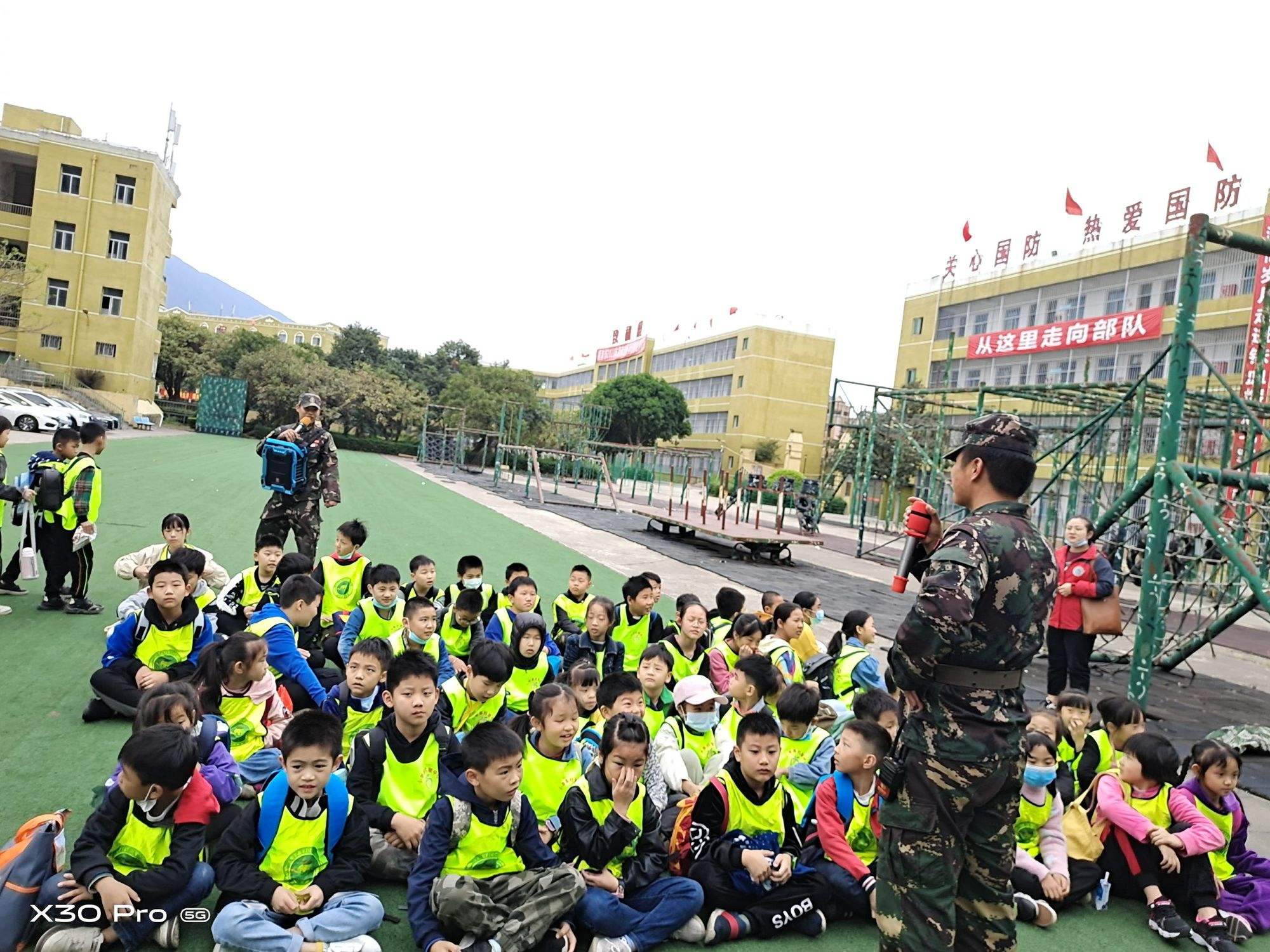 军营版小苹果图片筷子兄弟的小苹果全集